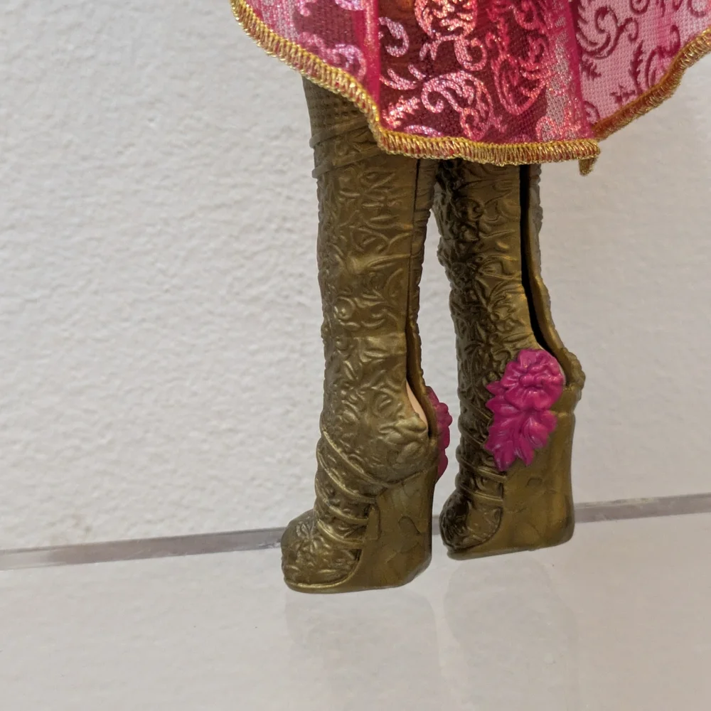 Ever After High Dragon Games Holly O’Hair Doll